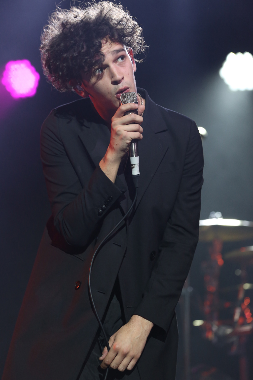 Matty Healy from The 1975 gave a raucous rendition (1)