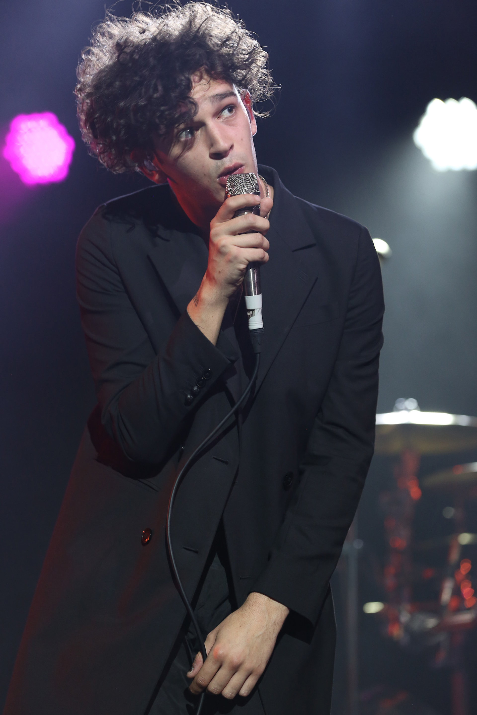 Matty Healy from The 1975 gave a raucous rendition (1)